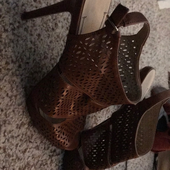 Tan caged laser cut heels - Picture 5 of 7